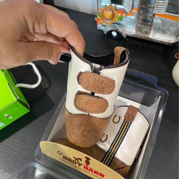 Baby boots and crocs both almost new. Both for one price - Picture 5 of 8